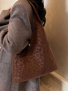 Women Vintage PU Shoulder Bag Large Capacity Printed Leopard Tote Bag Stitched Commuting Soft Square Magnetic Clasp Hobo Bag