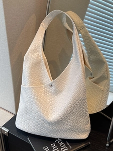 White woven hobo tote bag in leather with a minimalist design for daily commuting