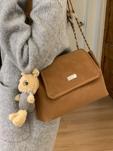 Sac à Épaule en Cuir PU Rétro Minimaliste pour Femmes Bandoulière Chaîne Rabat Sac Bandoulière Avec Pendentif Lapin Peluche