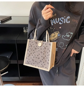 Détails du sac à lunch en lin gris foncé avec imprimés nœuds et poignées en corde