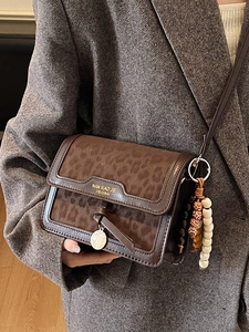 Petit Sac Carré Imprimé Léopard pour Femmes Sac à Bandoulière en Cuir PU Vintage Boucle Magnétique Sac à Bandoulière de Mode Quotidien