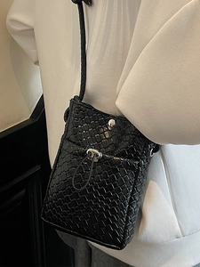 Women Woven Mobile Phone Bag PU Leather Small Crossbody Shoulder Bag With Metal Buckle Braided Strap Simple Urban Style Handbag
