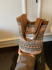 Sac seau ethnique en lin avec motifs géométriques et bandoulière portable