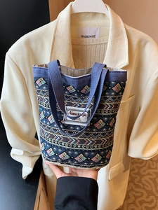 Sac seau en lin aux motifs ethniques avec poignées tissées bleues pour femmes