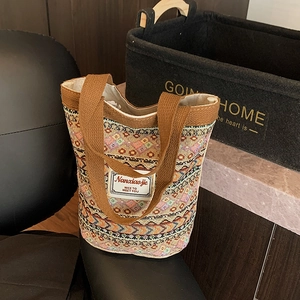 Sac fourre-tout jacquard bohème ethnique aux motifs géométriques et anses en toile