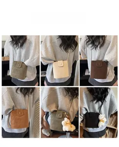 Vues détaillées de petits sacs seaux vintage en plusieurs coloris de tons terre