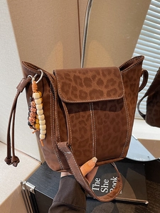 Retro leopard print frosted bucket bag with white stitching and wood bead charm