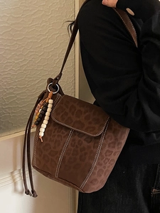 Retro matte leopard print bucket bag with contrast stitching and beaded charm