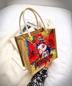 Detailopname van canvas draagtas met modern Peking-opera-motief en TREND-opdruk