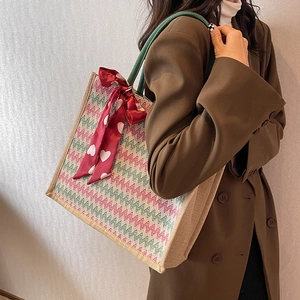 Grand sac fourre-tout en lin avec anses en corde verte et motif ondulé rouge