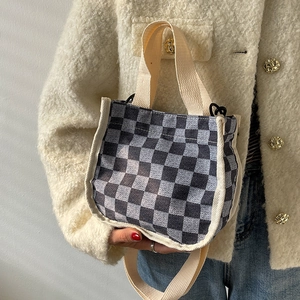 Sac seau en toile minimaliste avec motif en damier noir et gris pour femmes