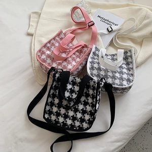 Mini sacs cabas en tweed pied-de-poule rose, gris et noir avec bandoulière amovible