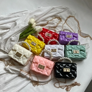 Mini Quilted PU Leather Crossbody Bag For Kids Girls With Artificial Pearl Handle And Gold Metal Chain Fashion Handbag Party Gift