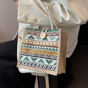 Sac fourre-tout en lin à motif ethnique avec anses en jute et bouton en bois