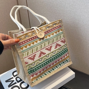 Sac en lin aux motifs géométriques avec poignées en corde de coton et bouton en bois décoratif