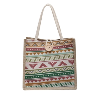 Sac à main en jute style bohème avec poignées en coton et bouton en bois naturel