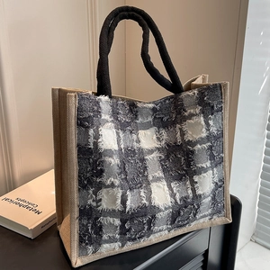 Grand sac cabas rétro en tweed à carreaux avec franges et poignées noires tressées
