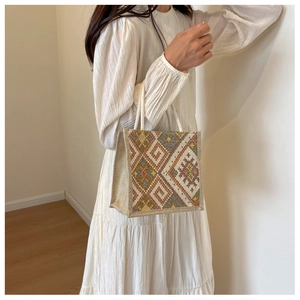Ethnische Canvas-Tragetasche mit bunten geometrischen Mustern und Baumwollgriffen