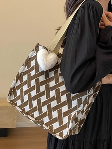 Large capacity geometric woven tote bag with beige straps and a white heart plush charm