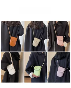 Damen-Mini-Handytaschen in verschiedenen Farben mit Litchi-Leder und Metallkettenriemen