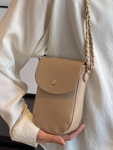 Beige Handy-Umhängetasche mit Litschi-Textur und goldener Gliederkette