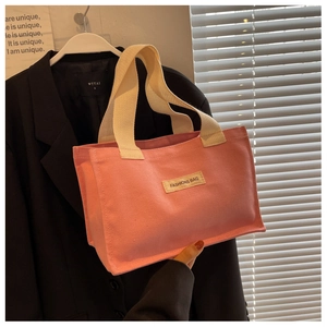 Sac cabas en toile rose avec poignées blanches et étiquette tissée FASHIONS BAG chic