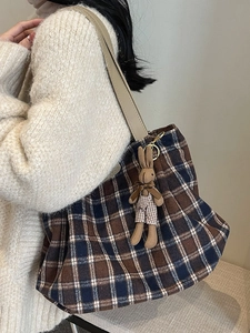 Large Capacity Woolen Checkered Tote Bag For Women Winter Plaid Shoulder Bag Student Commuter Bag With Plush Rabbit Charm