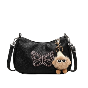 Sac sous le bras en cuir noir vintage avec broderie papillon et pendentif peluche