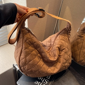 Women Quilted Rhombus Shoulder Bag Cotton Padded Dumpling Crossbody Bag Large Capacity Casual Hobo Handbag Winter Fashion Bag