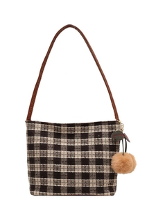 Sac fourre-tout à carreaux rétro avec bandoulière en cuir brun et breloque cerise en peluche