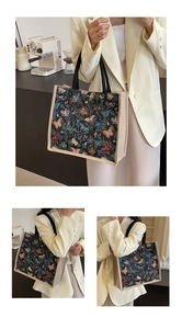 Détail du sac cabas vintage en lin avec imprimé papillon coloré et design patchwork beige