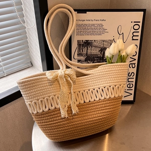 Grand sac cabas de plage tissé au design bicolore avec un nœud en dentelle crème