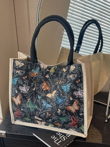 Grand sac cabas en lin avec motifs papillons colorés et poignées en corde tressée