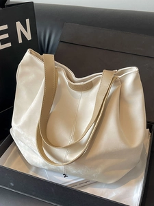Minimalist white PU leather tote bag with large capacity and Fashion tag detail