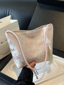 Borsa tote in jacquard rosa con motivo paesaggistico cinese e dettaglio di nappa fine