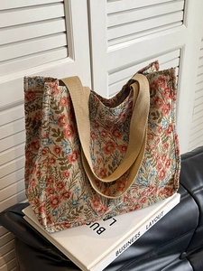 Large capacity vintage floral jacquard tote bag with stylish shoulder straps for women