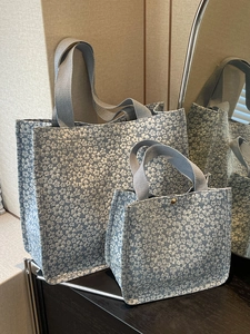 Two-piece set of blue floral jacquard tote bags with woven handles and metal snap closure