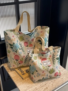 Floral canvas tote bags in two sizes with jacquard weave and vintage flower patterns