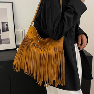 Borsa hobo bohémien grande capacità in camoscio marrone caramello con frange lunghe