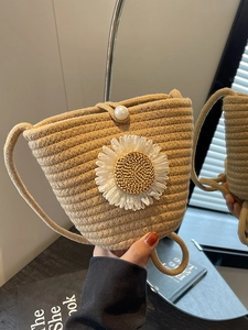 Handmade Woven Crossbody Bag For Women Fresh Daisy Sunflower Decoration Artificial Pearl Button Straw Style Beach Shoulder Bag Jewelry Gift