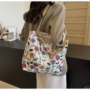 Macro view of vintage floral jacquard canvas tote bag with Nanxiaojie woven label