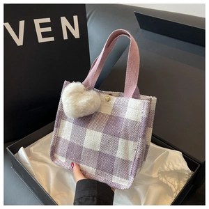 Sac cabas en tweed violet et blanc avec breloque cœur dans un coffret cadeau