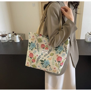 Detailed texture of a floral jacquard tote bag featuring a vintage pattern and woven fabric