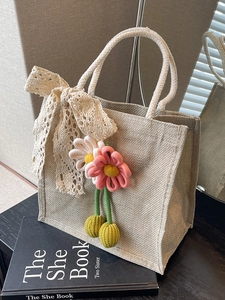 Sac fourre-tout en lin avec grand nœud en dentelle et pendentif floral style bohème