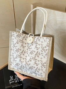 Borsa tote floreale in juta con manici in corda e chiusura a bottone per l'estate