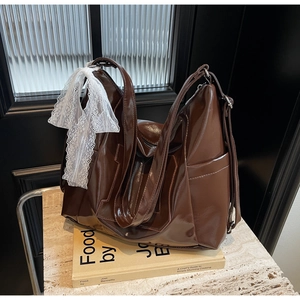 Sac à bandoulière en PU marron grande capacité avec dentelle blanche et poche latérale