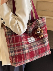 Grand sac cabas vintage à carreaux en laine avec pendentif en peluche pour l'automne