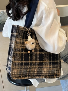 Classic checkered wool tote bag with soft shoulder strap and cute sheep pendant