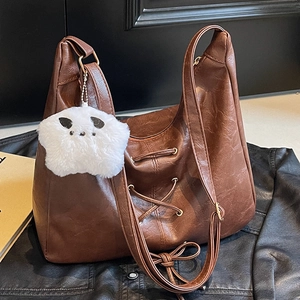 Grand Sac Hobo en Cuir PU pour Femme Sac à Épaule Fourre-tout Rétro avec Lacets et Pendentif Étoile en Peluche