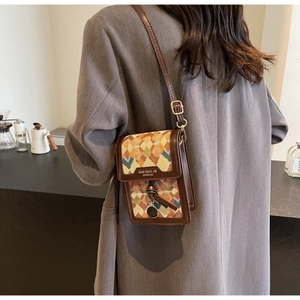 Chic retro crossbody phone bag with geometric woven texture and adjustable strap detail